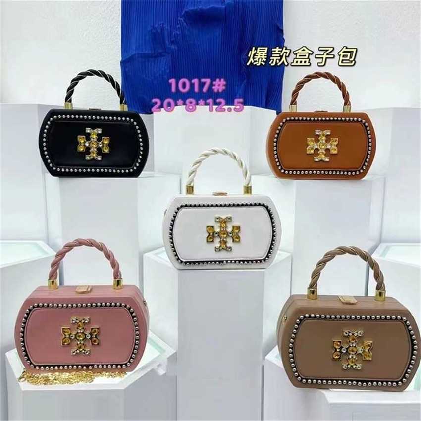 22% OFF Handbag High quality 2023 new bag female box hand hands popular diamond inlaid Shoulder Messenger chain, White8 
22% OFF Handbag High quality 2023 new bag female box hand hands popular diamond inlaid Shoulder Messenger chain, White8