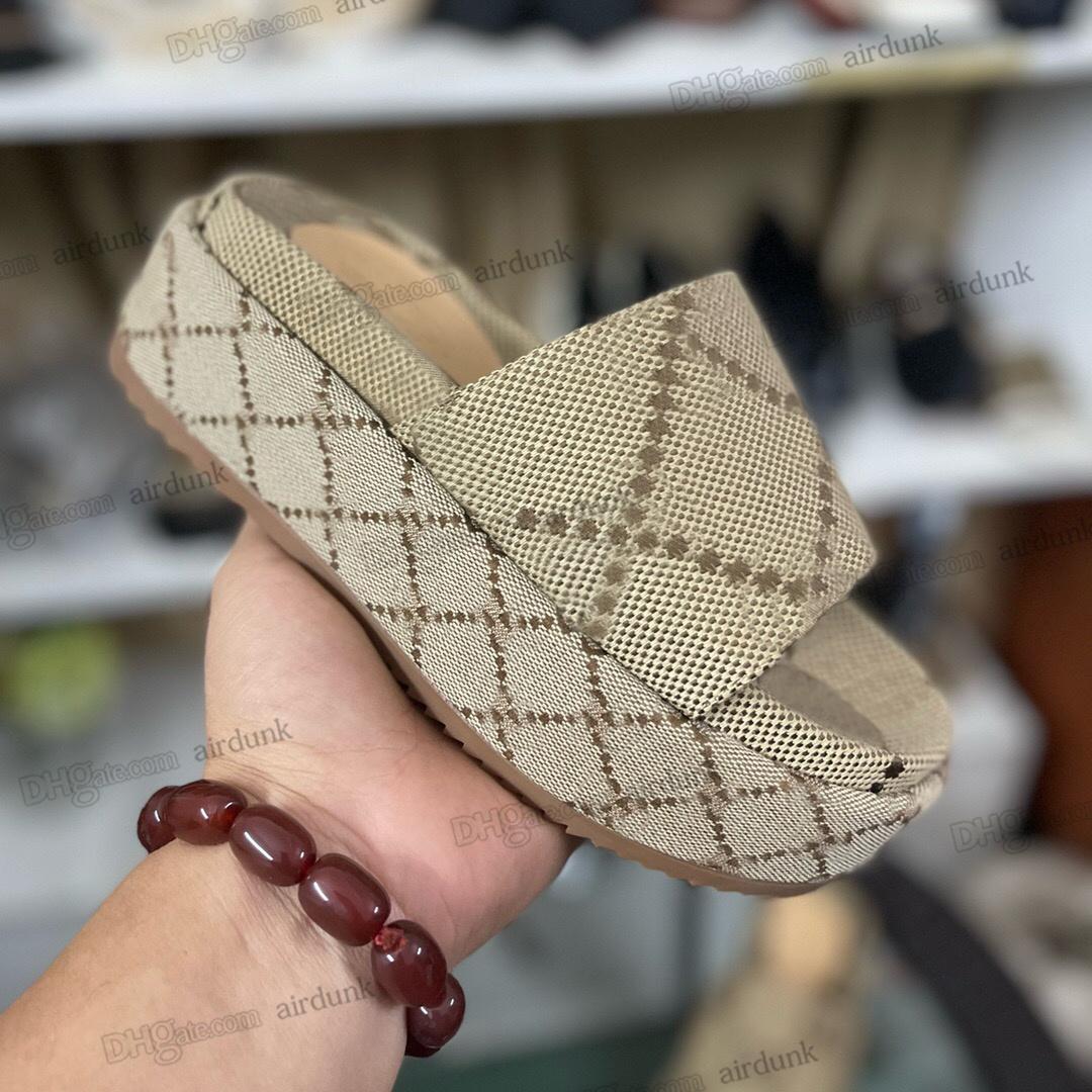 With Box 2022 womens fashion Guccie GG Slippers embroidered canvas designer slides slip on slipper girls 60mm Canvas covered platform sandals and d aO
With Box 2022 womens fashion Guccie GG Slippers embroidered canvas designer slides slip on slipper girls 60mm Canvas covered platform sandals and d aO