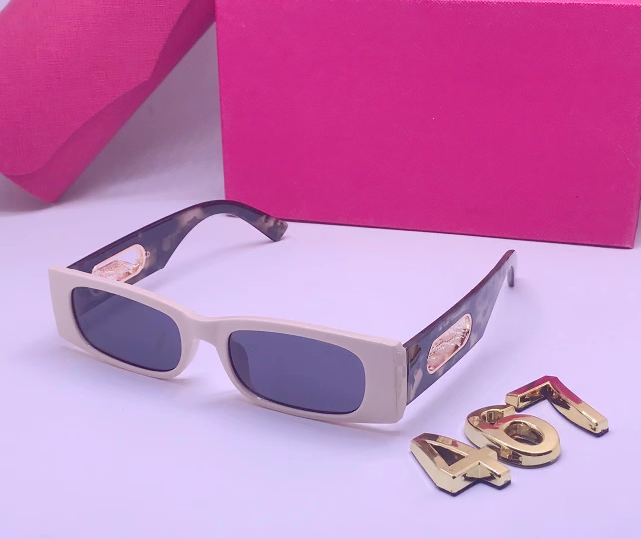 luxury Designer Sunglasses Women Fashion Sun glasses Square Summer Style Full Frame Top Quality UV Protection sunglasse Come With box
luxury Designer Sunglasses Women Fashion Sun glasses Square Summer Style Full Frame Top Quality UV Protection sunglasse Come With box