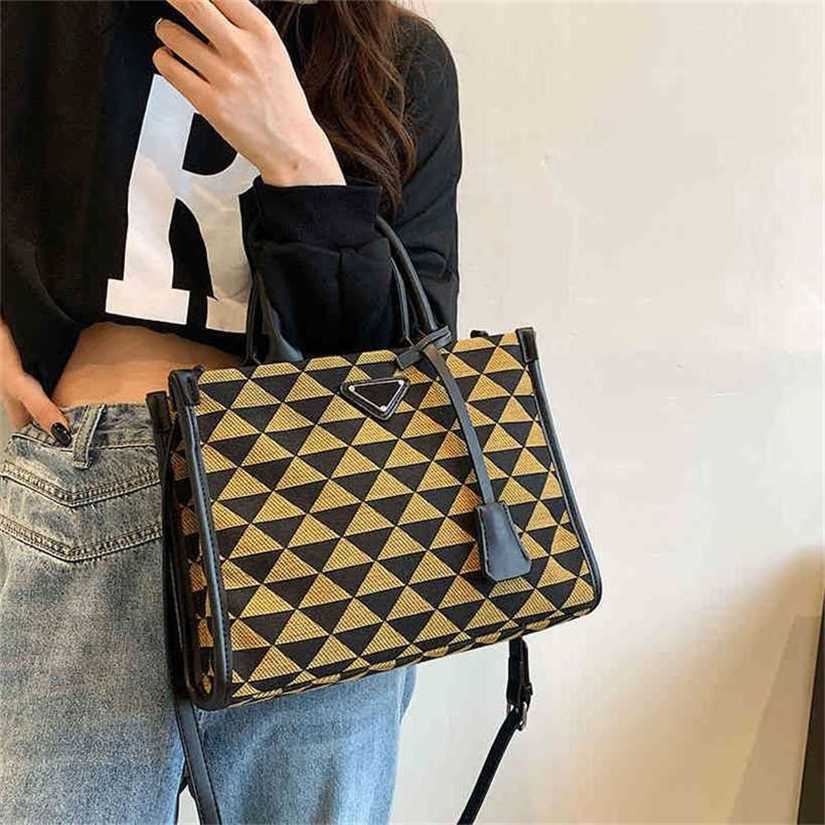 10% OFF Handbag High quality 2023 new bag Women's Hot Large Leisure Contrast Color, Black large size
10% OFF Handbag High quality 2023 new bag Women's Hot Large Leisure Contrast Color, Black large size