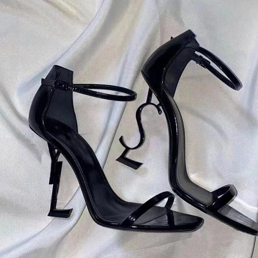 Womens Dress Shoes Designrs Letter Sandal High Heels Patent Leather Fashion Sandals Temperament Party Wedding Tops Quality with Box 35-41, Y10
Womens Dress Shoes Designrs Letter Sandal High Heels Patent Leather Fashion Sandals Temperament Party Wedding Tops Quality with Box 35-41, Y10