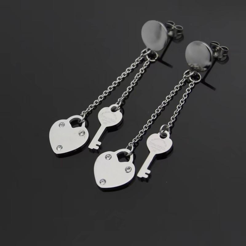 Highly Quality Luxury Women Fashion Heart Love Stud Classic 925 silver hearts earrings Couple Gift stamp brand logo Designer Jewelry Engagement Earrings Wholesale
Highly Quality Luxury Women Fashion Heart Love Stud Classic 925 silver hearts earrings Couple Gift stamp brand logo Designer Jewelry Engagement Earrings Wholesale