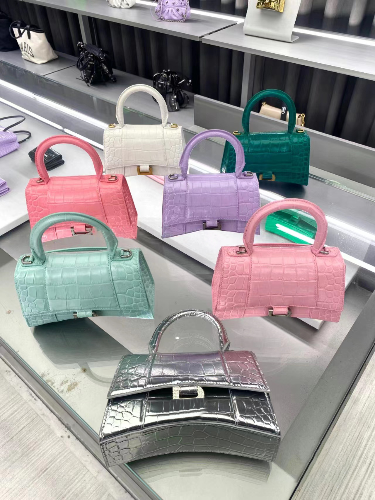 fashion Genuine Leather hourglass Shoulder Bags Evening Bag totes Luxurys Designer men crossbody wallet travel Women Crocodile skin pattern Metalb B Logo Hasp Flap, Pink alligator-silver l0g0
fashion Genuine Leather hourglass Shoulder Bags Evening Bag totes Luxurys Designer men crossbody wallet travel Women Crocodile skin pattern Metalb B Logo Hasp Flap, Pink alligator-silver l0g0