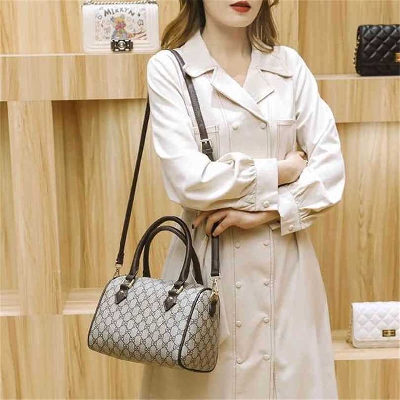 36% OFF Handbag High quality 2023 new bag trend printed hand classic elegant, Brown5
36% OFF Handbag High quality 2023 new bag trend printed hand classic elegant, Brown5