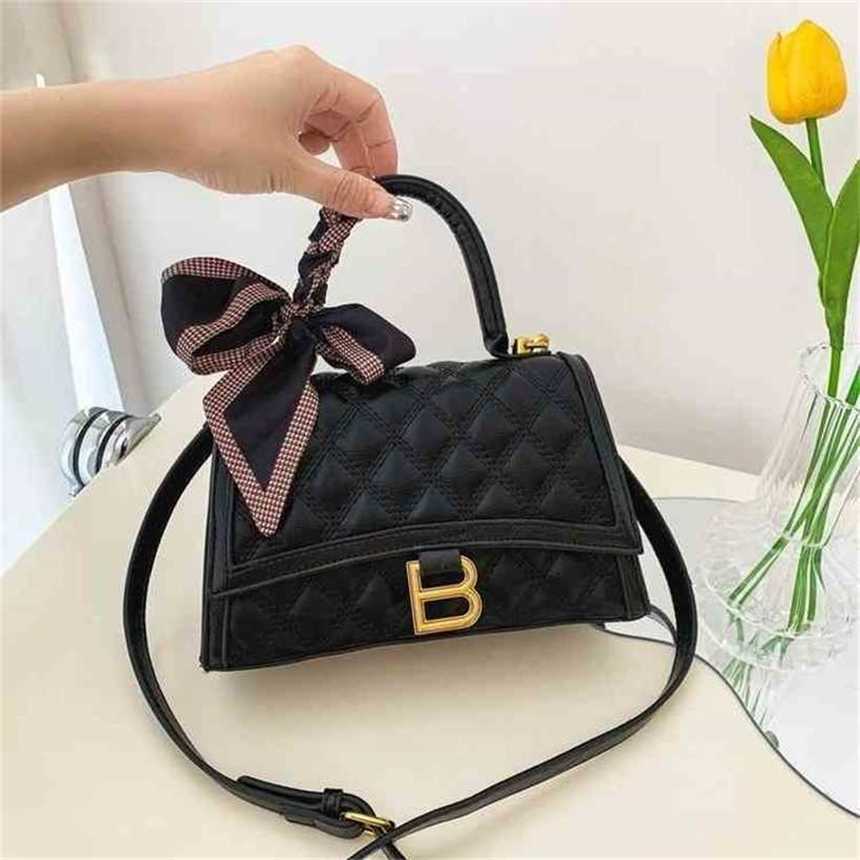24% OFF Handbag High quality 2023 new bag Women's Hot Korean diagonal cross red square lattice embroidered thread armpit, Gd white
24% OFF Handbag High quality 2023 new bag Women's Hot Korean diagonal cross red square lattice embroidered thread armpit, Gd white