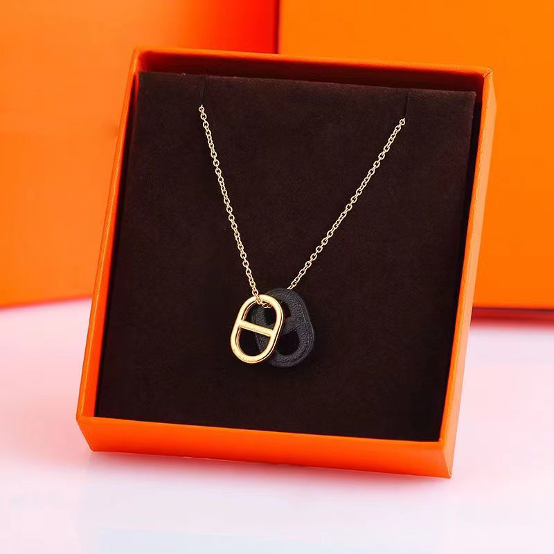 Fashion horse buckle necklace pig nose Jewelry mens womens Pendant designer necklaces fashion gift orange box
Fashion horse buckle necklace pig nose Jewelry mens womens Pendant designer necklaces fashion gift orange box