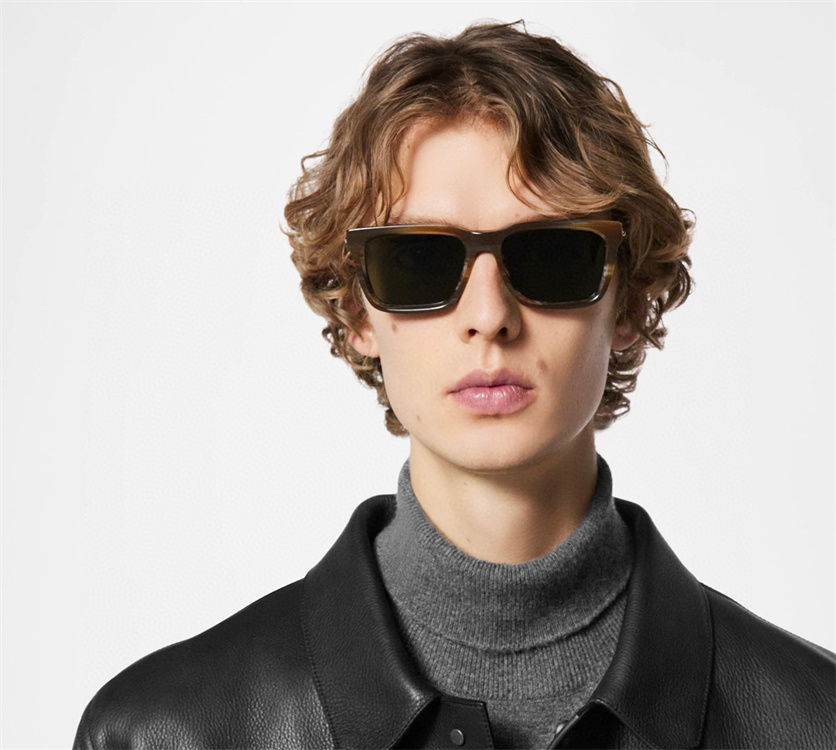 Fashion sunglasses luxury quality men's and women's protective glasses outdoor leisure driving anti-ultraviolet belt case
Fashion sunglasses luxury quality men's and women's protective glasses outdoor leisure driving anti-ultraviolet belt case