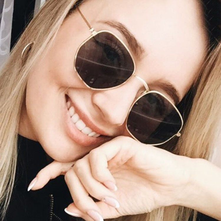 Hexagonal Sunglasses for Women Men Metal Frame Classic Design Sun Glasses Fashion Ladies Outdoor UV400 Protection Shades with Cases
Hexagonal Sunglasses for Women Men Metal Frame Classic Design Sun Glasses Fashion Ladies Outdoor UV400 Protection Shades with Cases