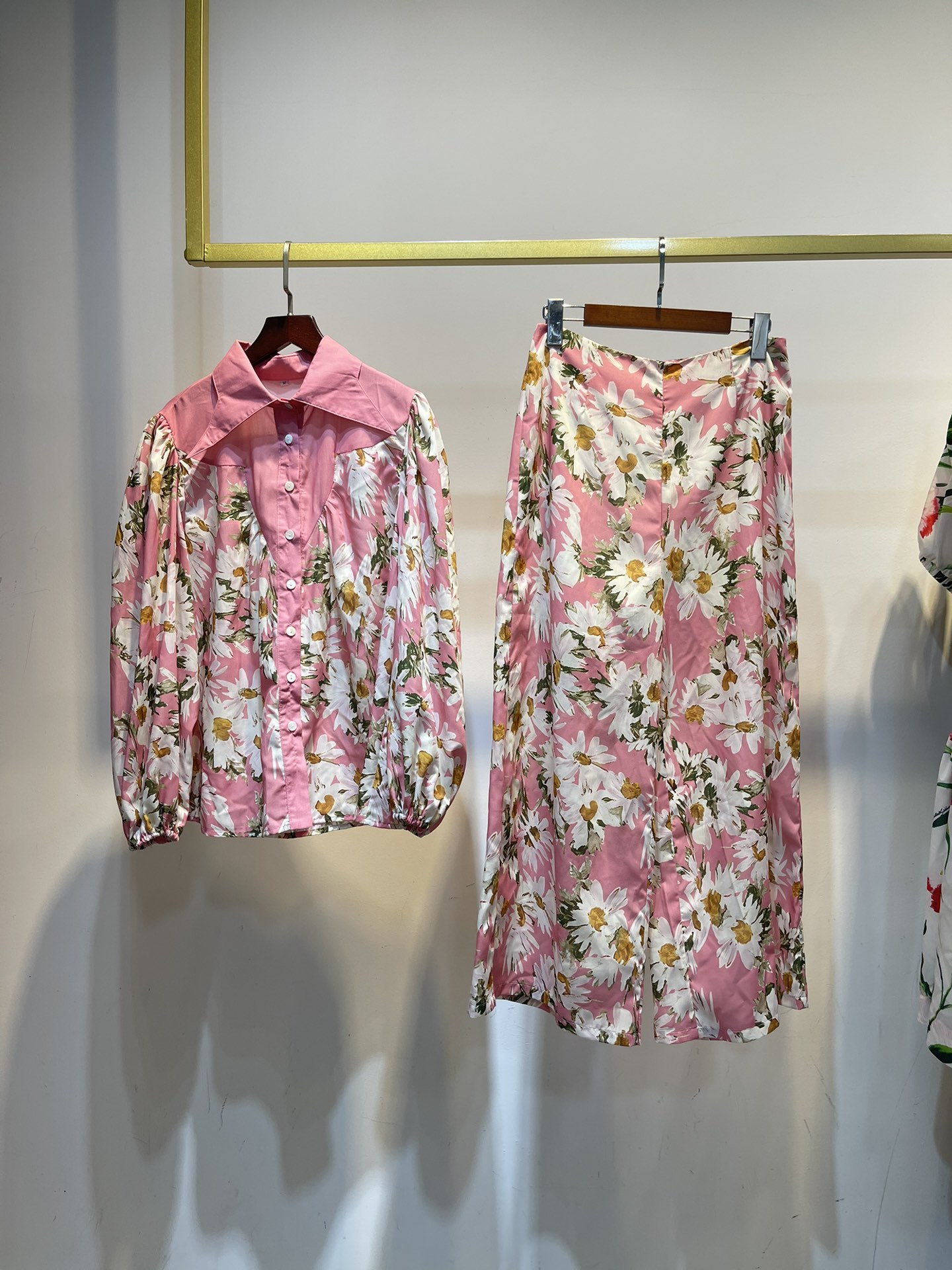 australian designer Women's Pants Two-piece Floral printed long-sleeved shirt with trousers, Pink
australian designer Women's Pants Two-piece Floral printed long-sleeved shirt with trousers, Pink