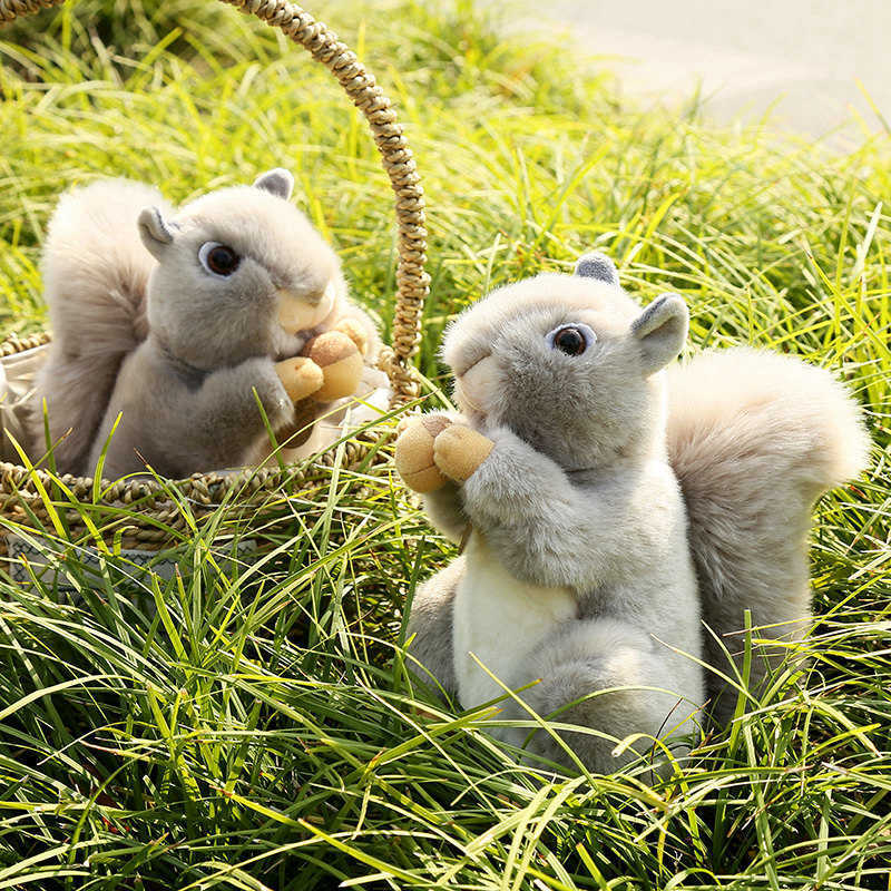 Stuffed Plush Animals Wild World Super Lifelike Grey Squirrel Plushie Simulation Fluffy Hair Big Umbrella Tail Toy