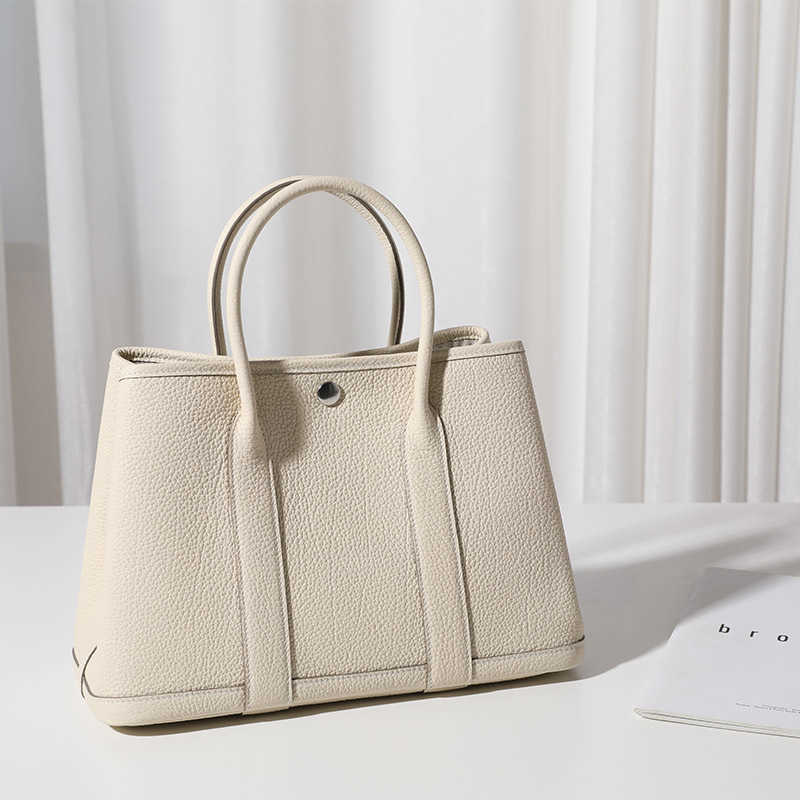 Factory Wholesale Designer H ormes Totes Handbags New Women's Bag Large Capacity Commuter Tote Versatile Garden Handheld Shopping Have Logo, Elephant grey
Factory Wholesale Designer H ormes Totes Handbags New Women's Bag Large Capacity Commuter Tote Versatile Garden Handheld Shopping Have Logo, Elephant grey