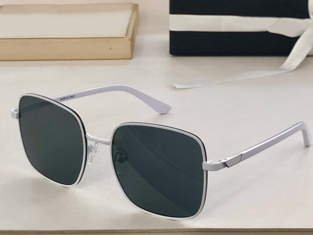 ashion designer 55YS sunglasses for women classic vintage square shape metal sun glasses outdoor trendy versatile style Anti-Ultraviolet protection come with box
ashion designer 55YS sunglasses for women classic vintage square shape metal sun glasses outdoor trendy versatile style Anti-Ultraviolet protection come with box