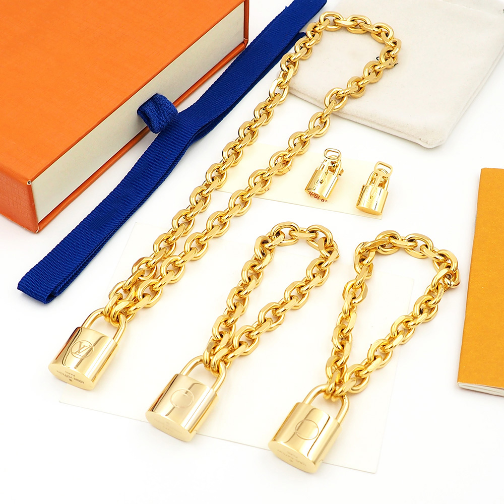 LLVV Edge Cadenas Jewelry suit BIG necklace Bracelet Earrings for woman designer official reproductions classic style gift for girlfriend 008
LLVV Edge Cadenas Jewelry suit BIG necklace Bracelet Earrings for woman designer official reproductions classic style gift for girlfriend 008