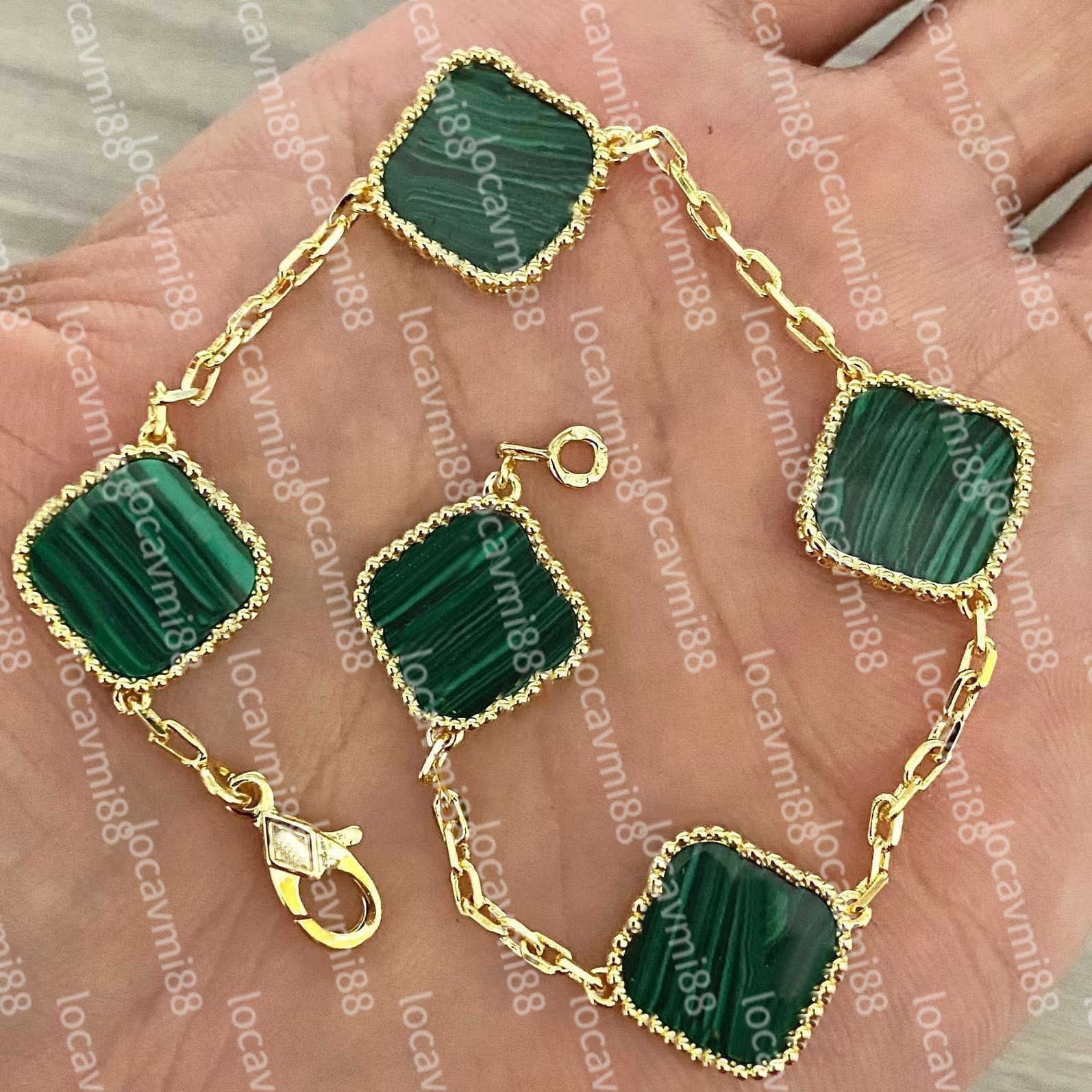 Fashion Classic 4 Four Leaf Clover Charm Bracelets Bangle best High Chain 18K Gold Agate Shell Valentine's Day for Women Girl Wedding Jewelry gifts 1
Fashion Classic 4 Four Leaf Clover Charm Bracelets Bangle best High Chain 18K Gold Agate Shell Valentine's Day for Women Girl Wedding Jewelry gifts 1