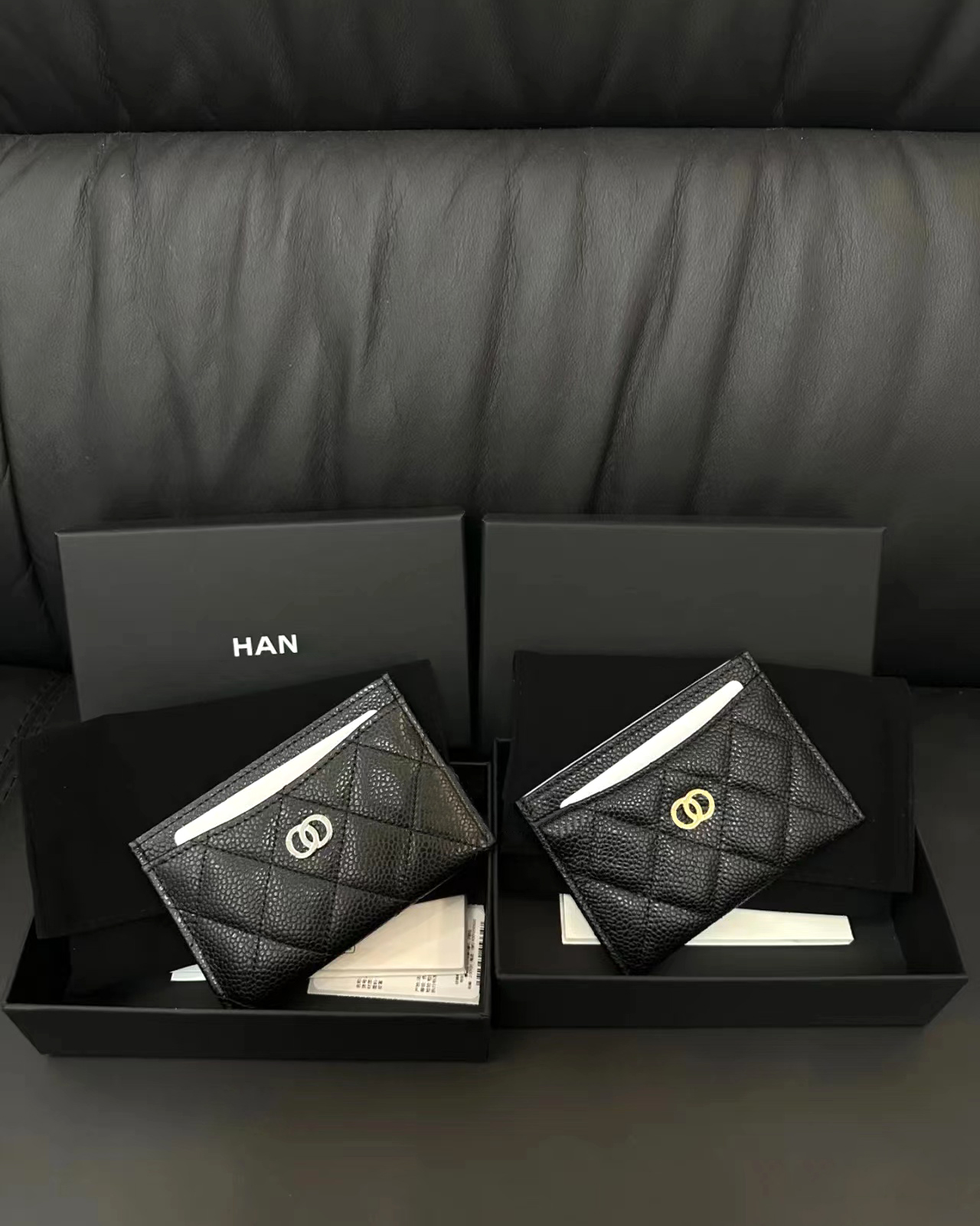 Genuine Leather luxury wallets lambskin coin purses Womens caviar card holder Designer original classic mens wallet cardholder four card slots Short Square Mini, Black ball pattern
Genuine Leather luxury wallets lambskin coin purses Womens caviar card holder Designer original classic mens wallet cardholder four card slots Short Square Mini, Black ball pattern