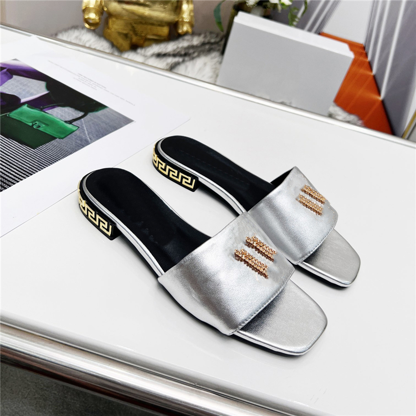 2022 New Slippers Medusa Men Women Beach Slippers Leather Webbing Fashion Luxury Summer Sandals 01-06
2022 New Slippers Medusa Men Women Beach Slippers Leather Webbing Fashion Luxury Summer Sandals 01-06
