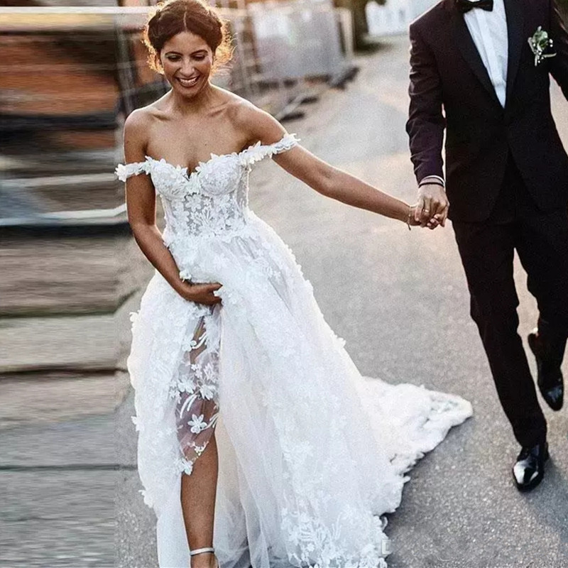 2023 Bohemian Bridal Gowns Off The Shoulder Lace 3D Floral Appliques A Line Beach Wedding Dress Sweep Train Bhoh Wedding Dresses