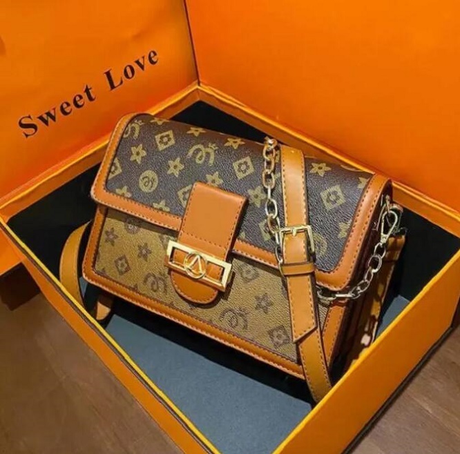 2023 Dauphine fashion bags shoulder women's handbag designer brand Messenger Bag Wallet Purse Crossbody bag 166, Brown
2023 Dauphine fashion bags shoulder women's handbag designer brand Messenger Bag Wallet Purse Crossbody bag 166, Brown