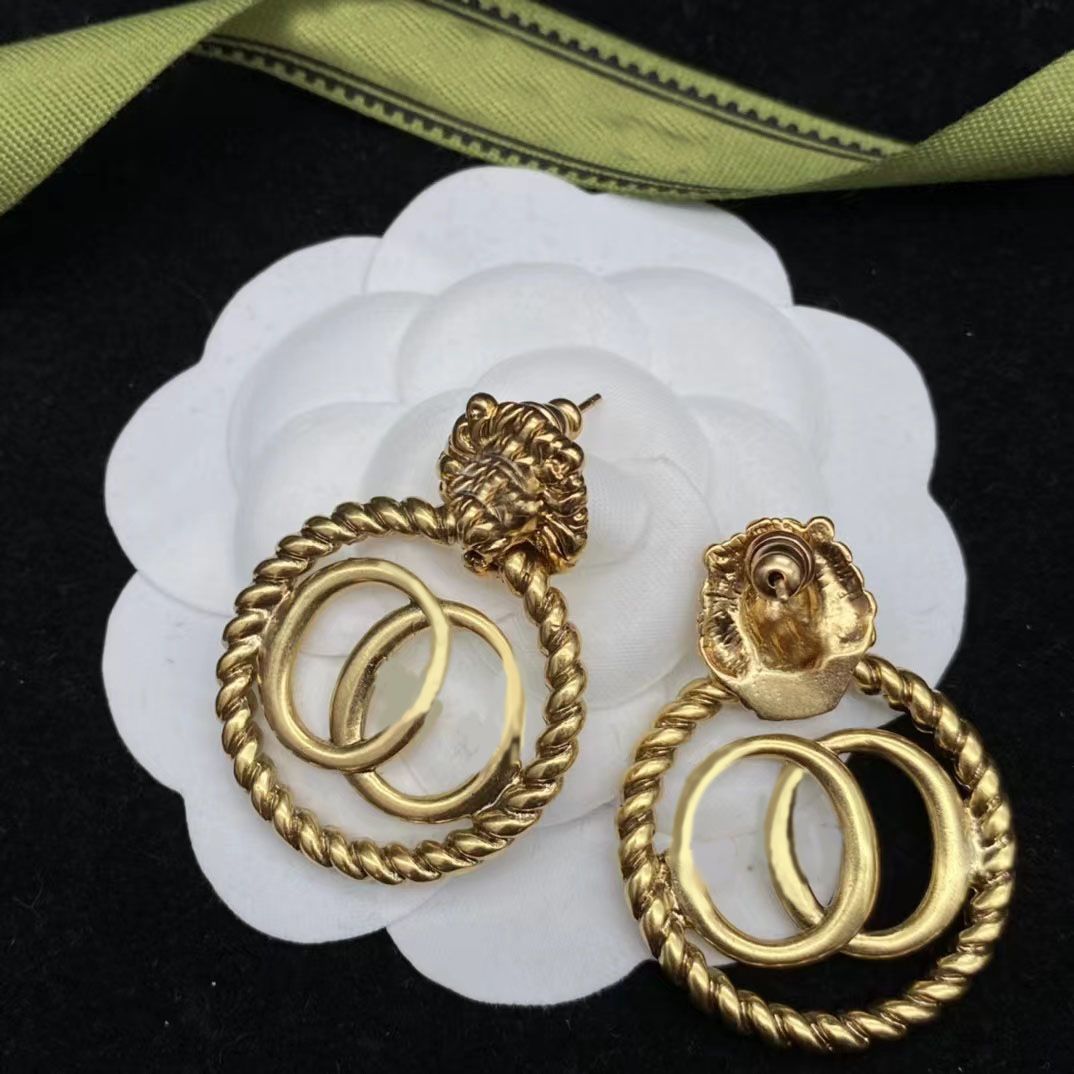 New Stud Earrings Fashion Luxury Brand Designer Classic Vintage Brass Lion Head Wedding Party Christmas Valentine's Day Boutique Jewelry no box
New Stud Earrings Fashion Luxury Brand Designer Classic Vintage Brass Lion Head Wedding Party Christmas Valentine's Day Boutique Jewelry no box