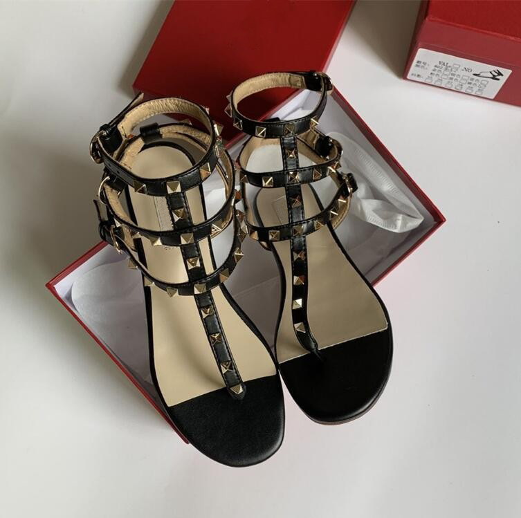 Designer Rivets Sandals Flat Bottom Wedding Shoes Genuine Leather Black Matte Three Belts Flip Flop Sandal With Box And Dust Bag 35-44
Designer Rivets Sandals Flat Bottom Wedding Shoes Genuine Leather Black Matte Three Belts Flip Flop Sandal With Box And Dust Bag 35-44