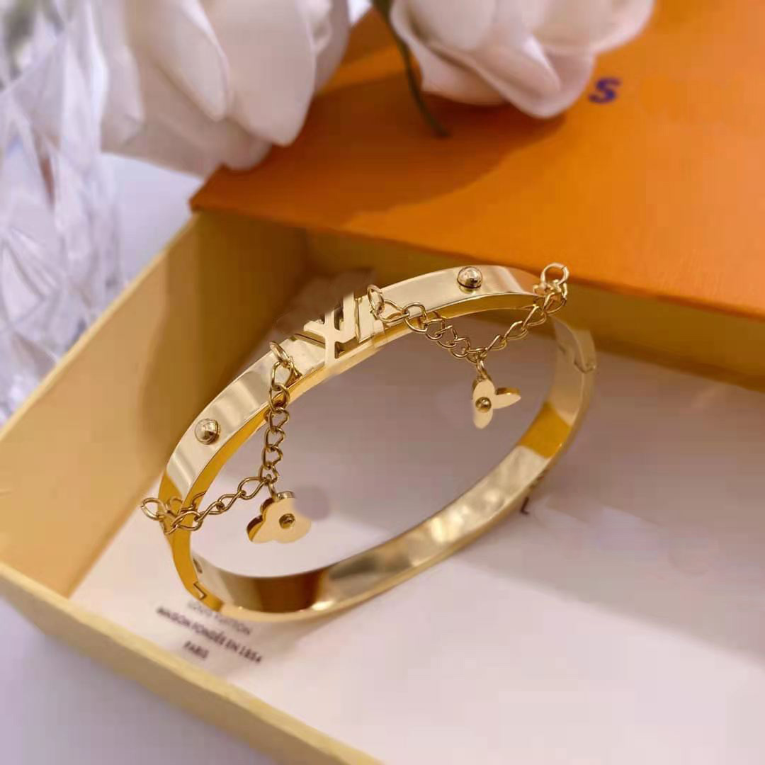 Designer Bracelet Bangle Charm Bracelet Luxury Bracelets Women Letter Jewelry Plated Stainless steel 18K Gold Tassels Wristband Cuff Fashion Party Accessories
Designer Bracelet Bangle Charm Bracelet Luxury Bracelets Women Letter Jewelry Plated Stainless steel 18K Gold Tassels Wristband Cuff Fashion Party Accessories