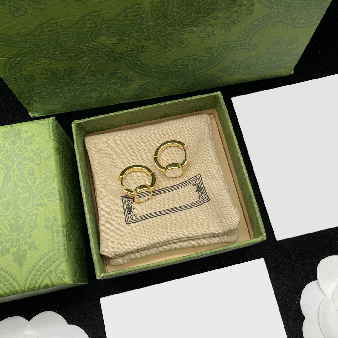 Fashion Gold Interlocking Letter Stud Embossed Stamps Eardrops Women Simple Eardrops With Box
Fashion Gold Interlocking Letter Stud Embossed Stamps Eardrops Women Simple Eardrops With Box