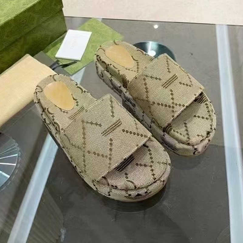 Designer Women Slides Sandals Designer Platform Slides Slipper Thick Bottoms Ladies Flip Flops Embroidery Printed Fashion Summer Beach
Designer Women Slides Sandals Designer Platform Slides Slipper Thick Bottoms Ladies Flip Flops Embroidery Printed Fashion Summer Beach
