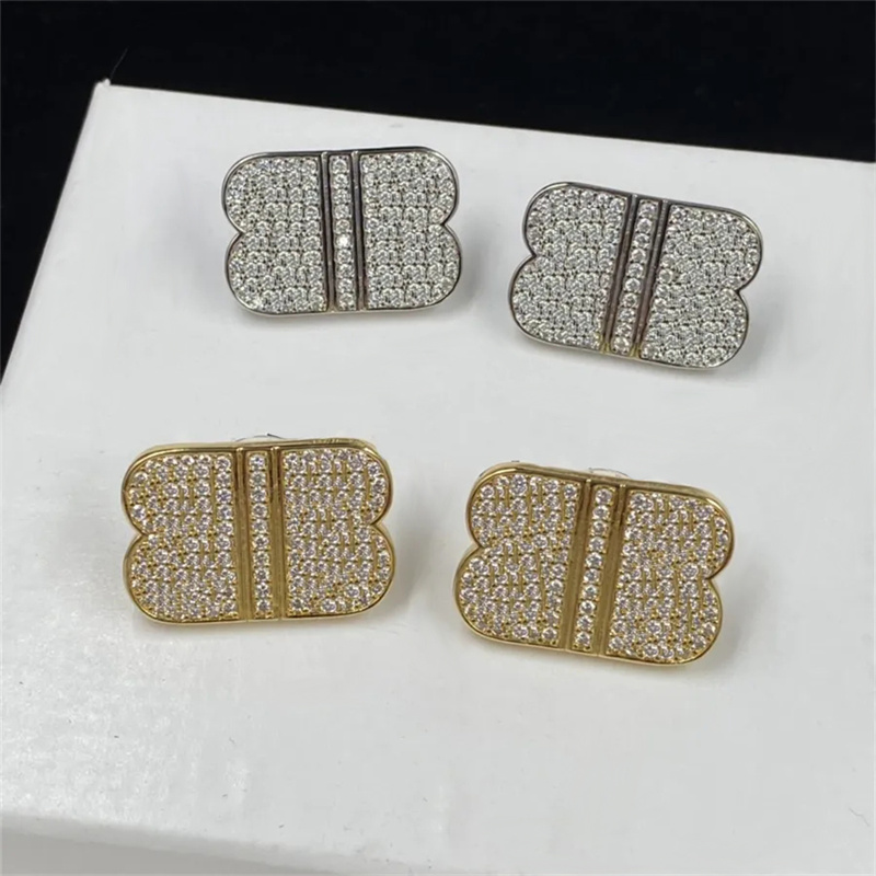 Designers Charm Earring Fashion Womens BB Earrings Jewelry Formal Woman Shinely Diamond Pendant Studs Hoop Ear Rings Wedding Partys
Designers Charm Earring Fashion Womens BB Earrings Jewelry Formal Woman Shinely Diamond Pendant Studs Hoop Ear Rings Wedding Partys
