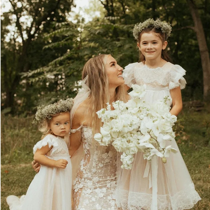 Lace Appliqued Wedding Dresses A Line Off The Shoulder Bridal Gowns Chapel Train Tulle vestido de novia