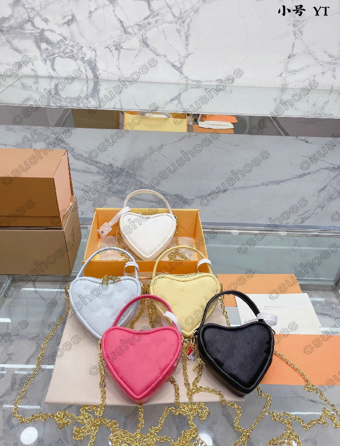 M81893 M82041 POP MY HEART Bag Bubblegram for Valentine's Day Love Heart Bag Womens Designers Luxurys Mini Chains Cross Body Embroidery Handbag
M81893 M82041 POP MY HEART Bag Bubblegram for Valentine's Day Love Heart Bag Womens Designers Luxurys Mini Chains Cross Body Embroidery Handbag