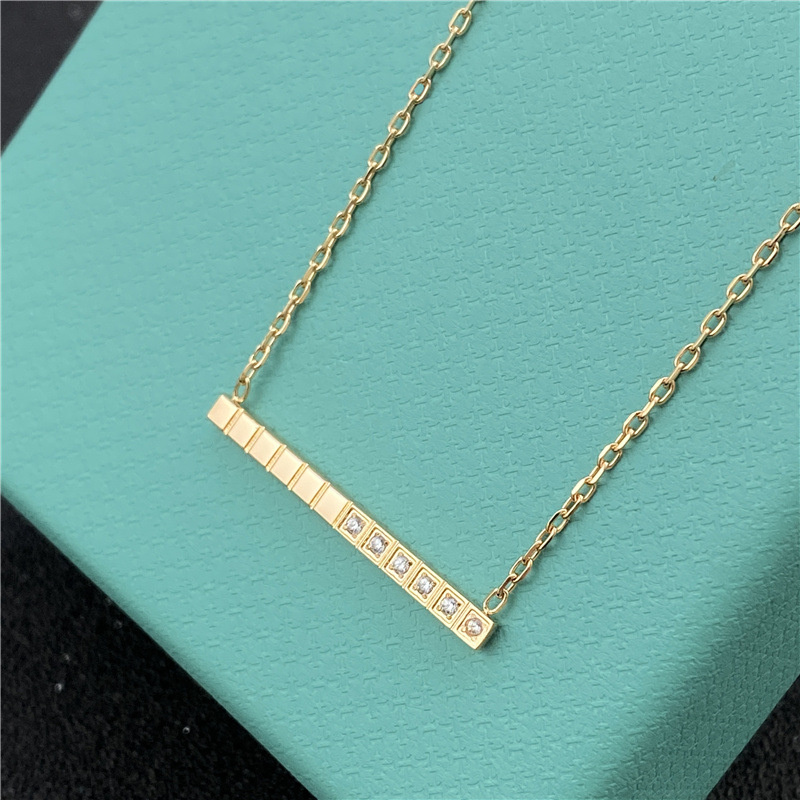 Gold Knot Necklace Charm Designer Womens Necklace Custom Chain Iced Out Silver Pendant Necklace Friendship Necklaces Luxury Jewlery Designer for Women Gift
Gold Knot Necklace Charm Designer Womens Necklace Custom Chain Iced Out Silver Pendant Necklace Friendship Necklaces Luxury Jewlery Designer for Women Gift