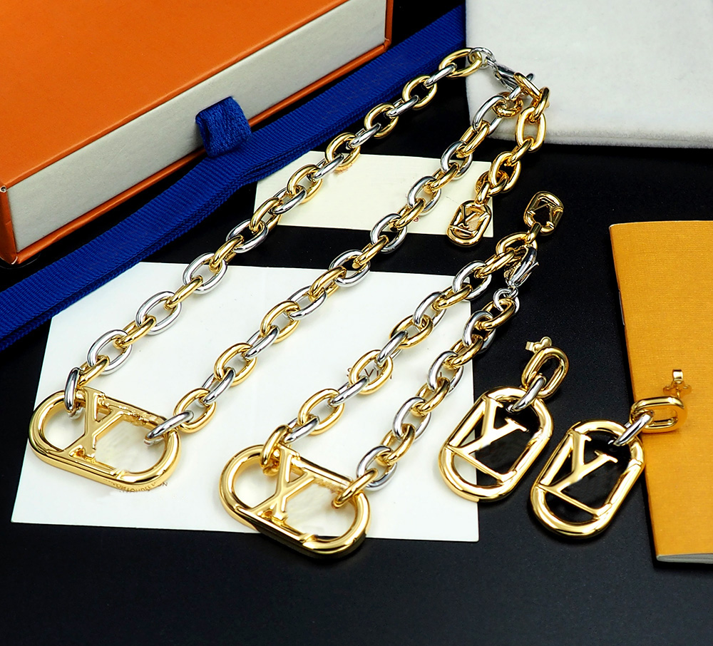 LLVV Everyday Chain Jewelry suit BIG necklace Bracelet Earrings Gold T0P quality official reproductions brand designer anniversary gift with box 018
LLVV Everyday Chain Jewelry suit BIG necklace Bracelet Earrings Gold T0P quality official reproductions brand designer anniversary gift with box 018