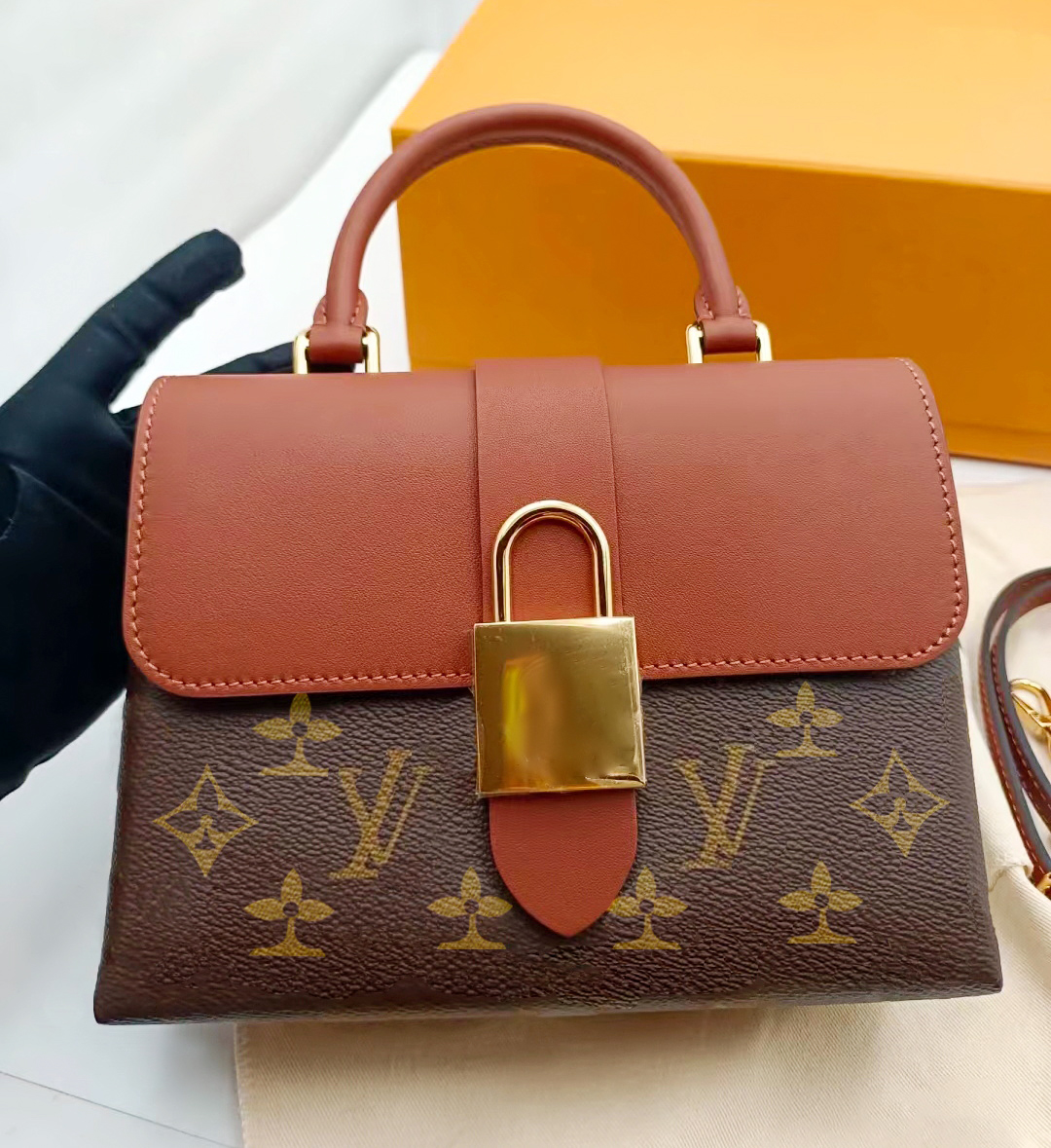 Luxurys Designers Bags LOCKY BB M44322 clutch Shoulder pochette classic vintage Women's men quality fashion handbags tote crossbody wallet handbag Genuine Leather, Mon0gram army green
Luxurys Designers Bags LOCKY BB M44322 clutch Shoulder pochette classic vintage Women's men quality fashion handbags tote crossbody wallet handbag Genuine Leather, Mon0gram army green