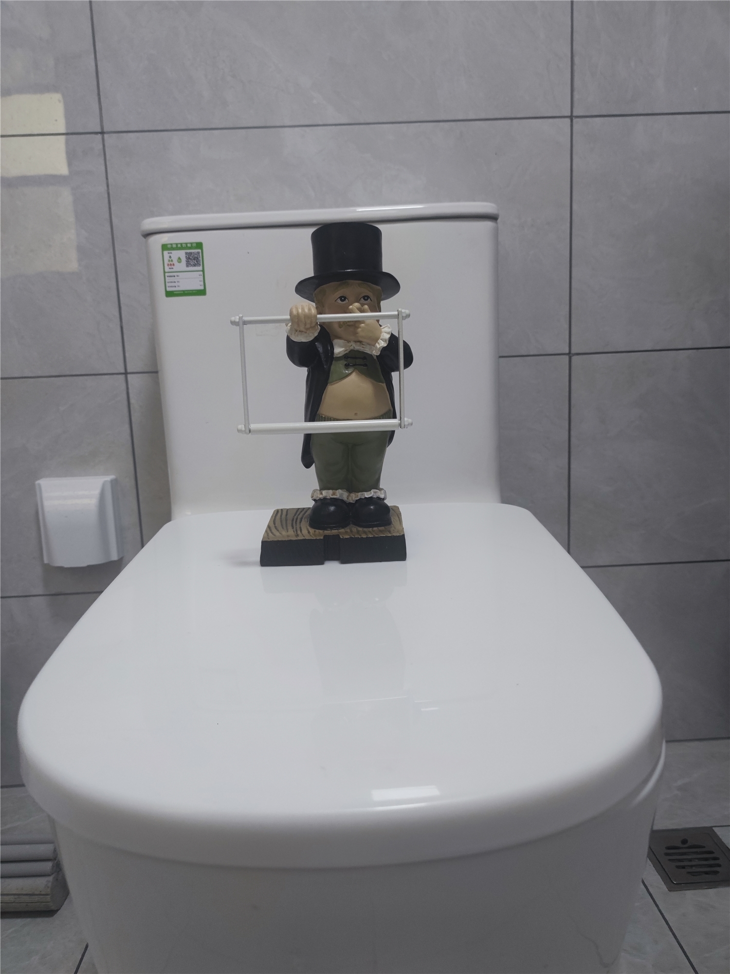 Decorative Objects Figurines Creative Spoof Paper Holder Statue Cute Funny Decorative Resin Butler Shape Tissue Stand Rack Sculpture for Toilet Decora