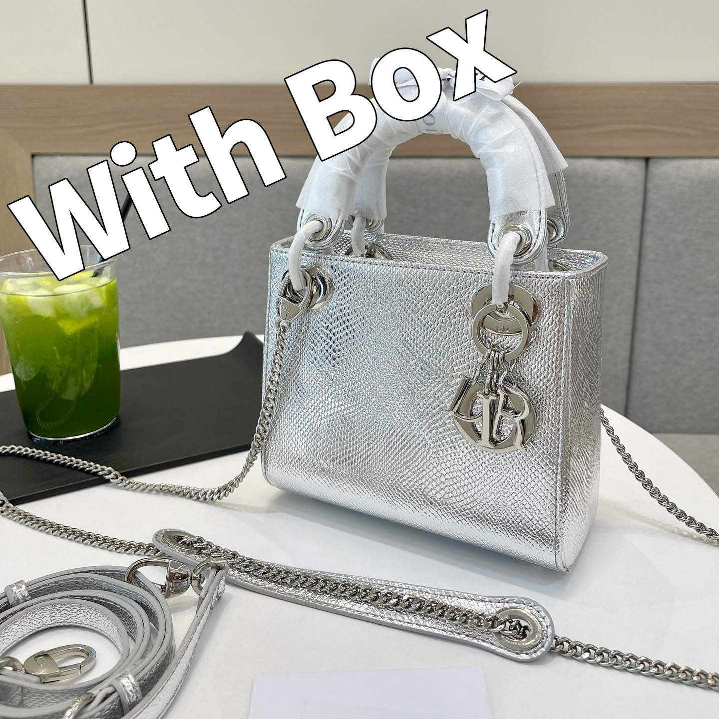 Dupe Watches Accessories MINI LADY DIOR TOTE BAG Original Hardware Exquisite Craftsmanship, 4726-black(11cm)
Dupe Watches Accessories MINI LADY DIOR TOTE BAG Original Hardware Exquisite Craftsmanship, 4726-black(11cm)