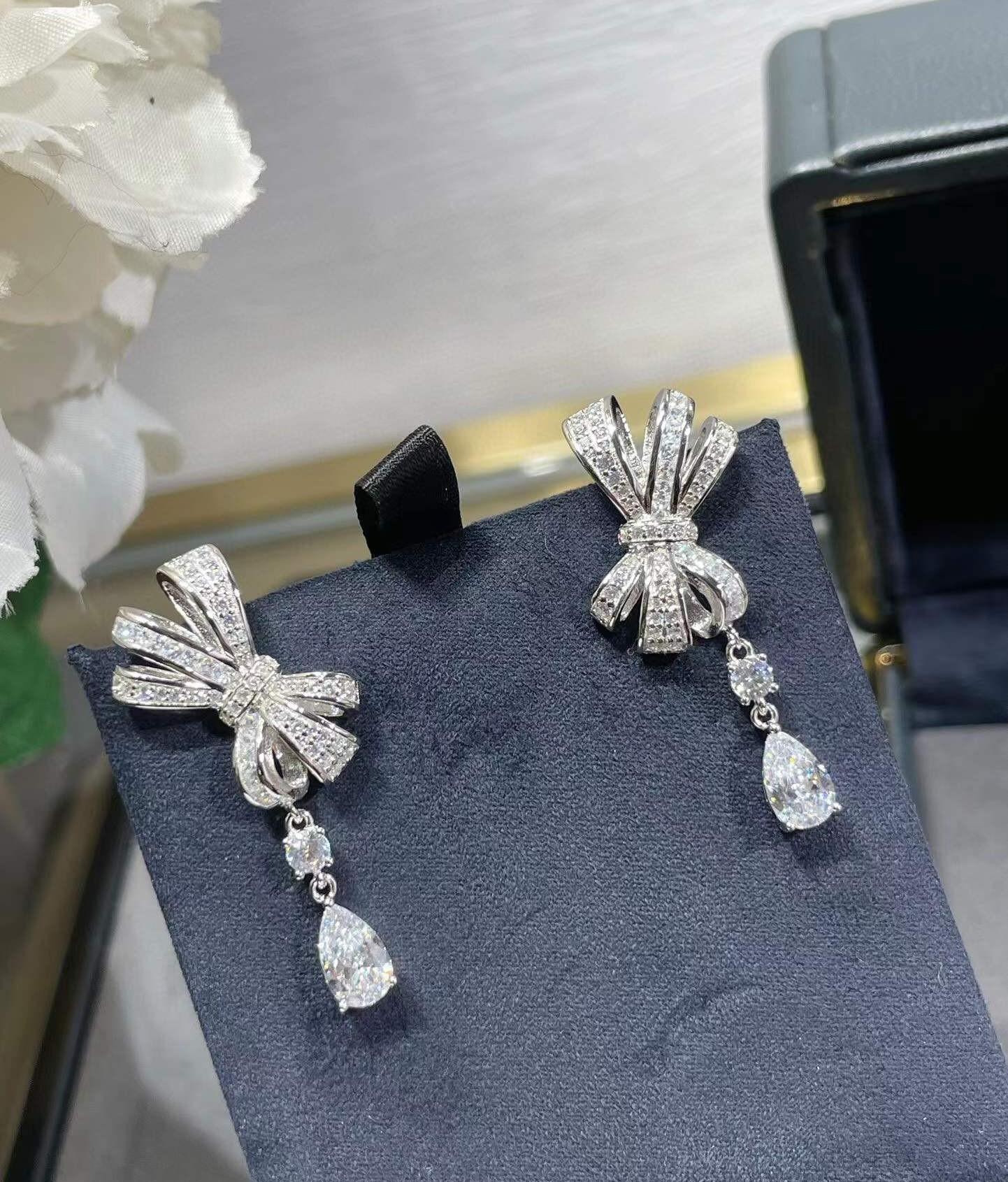 Women's Crystal Tilda Bow Knot Dangle Earrings 925 Sterling Silver Zircon Bow Earring Wedding Jewelry Water Drop Tassel Design