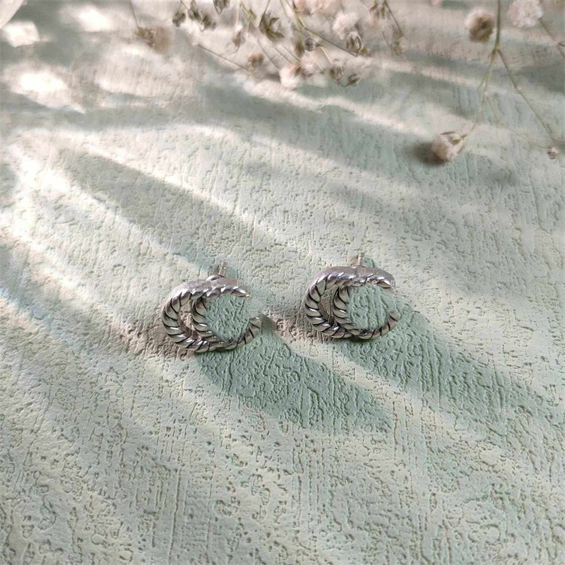 Retro stud earrings women luxury jewelry designer earings small exquisite orecchini plated silver girls simple cjeweler classic fashion letter designer earring
Retro stud earrings women luxury jewelry designer earings small exquisite orecchini plated silver girls simple cjeweler classic fashion letter designer earring