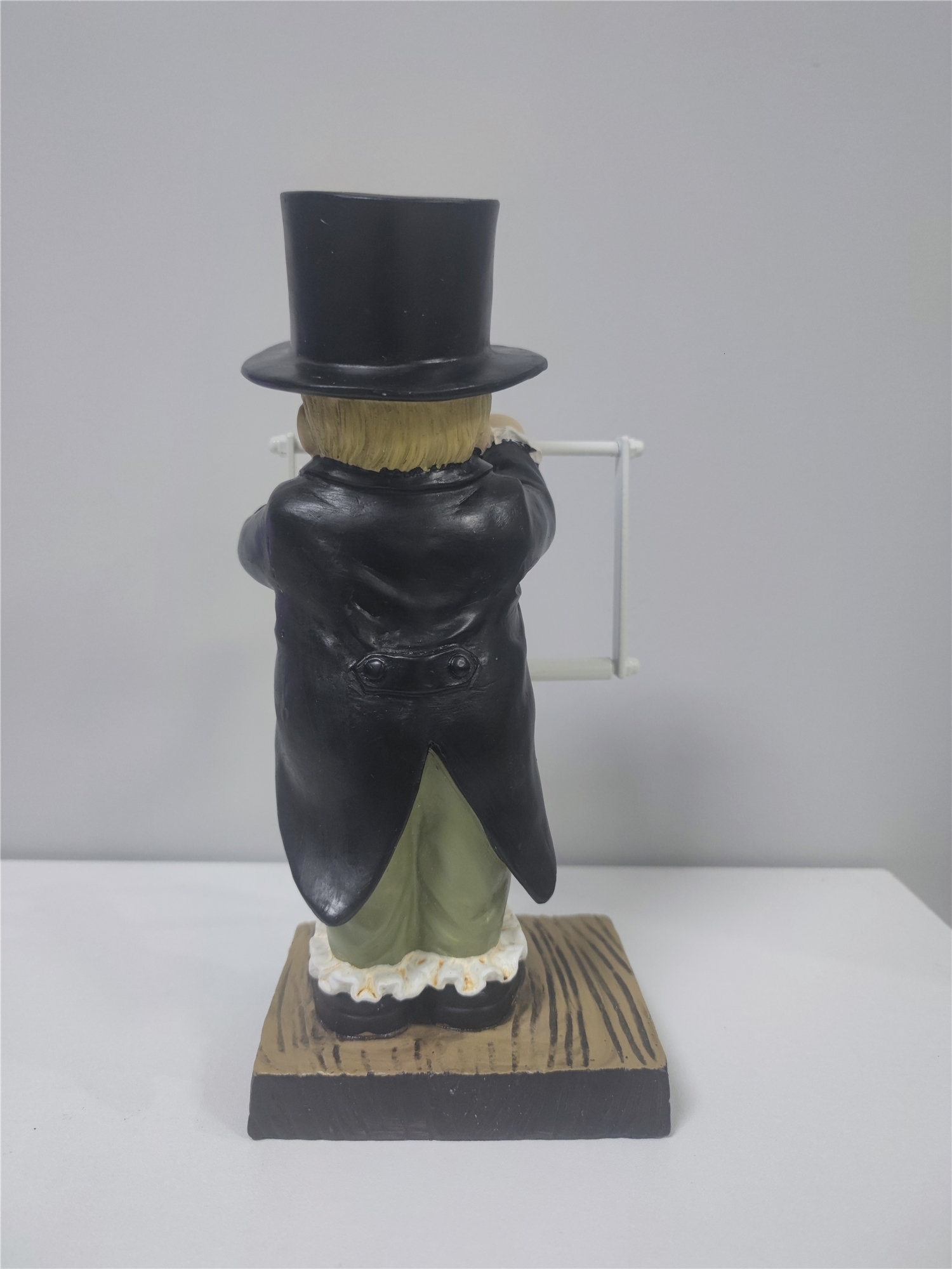 Decorative Objects Figurines Creative Spoof Paper Holder Statue Cute Funny Decorative Resin Butler Shape Tissue Stand Rack Sculpture for Toilet Decora