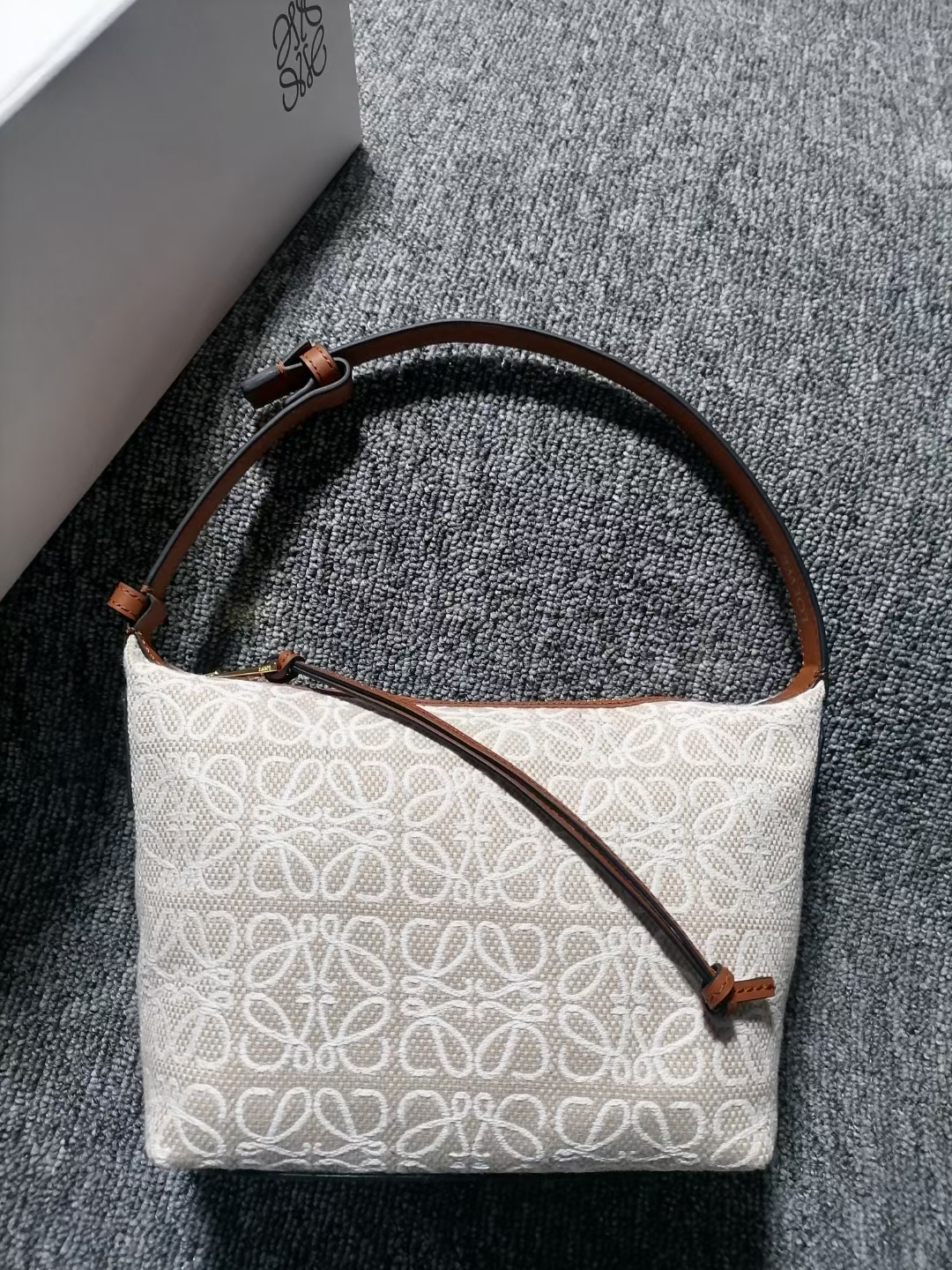 2023 Women messenger bag Classic Luxurys Designers Fashion women bag Shoulder Bags Lady Totes handbags Speedy With Key Lock Shoulder Strap Dust Bag Canvas Bag, Black(big)
2023 Women messenger bag Classic Luxurys Designers Fashion women bag Shoulder Bags Lady Totes handbags Speedy With Key Lock Shoulder Strap Dust Bag Canvas Bag, Black(big)
