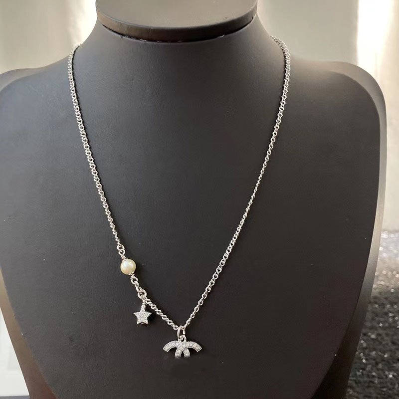 18 Style Luxury Designer Double Letter Pendant Necklaces 18K Gold Plated Crysatl Pearl Rhinestone Sweater Necklace for Women Wedding Party Jewerlry Accessories
18 Style Luxury Designer Double Letter Pendant Necklaces 18K Gold Plated Crysatl Pearl Rhinestone Sweater Necklace for Women Wedding Party Jewerlry Accessories