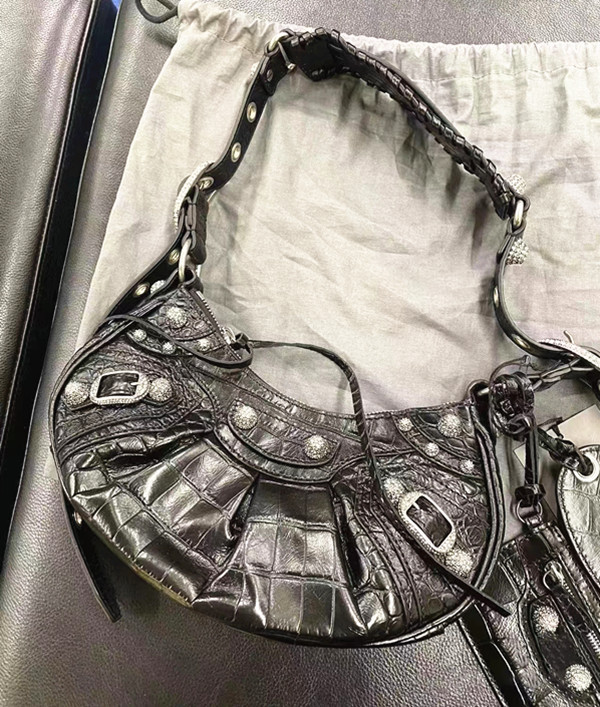 Luxury motorcycle LE CAGOLE vintage punk shoulder bag pochette Women's mens Designer with coin purse half moon rivet tote clutch crossbody satchel handbags bags, Pink
Luxury motorcycle LE CAGOLE vintage punk shoulder bag pochette Women's mens Designer with coin purse half moon rivet tote clutch crossbody satchel handbags bags, Pink