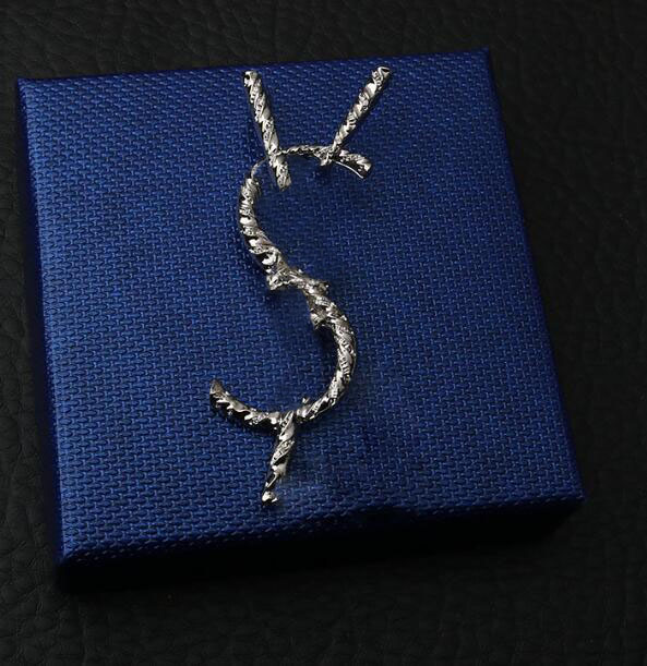 2color Brand Designer Letter Brooches Women Men Luxury Rhinestone Crystal Pearl Brooch Suit Laple Pin Fashion Jewelry
2color Brand Designer Letter Brooches Women Men Luxury Rhinestone Crystal Pearl Brooch Suit Laple Pin Fashion Jewelry