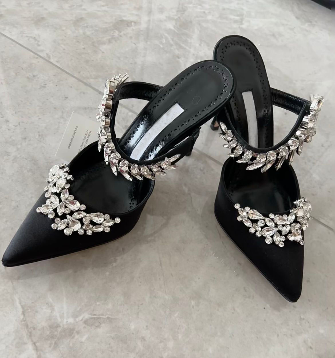 Elegant Brand Lurum Sandals Shoes Women High Heels Leaf Crystal-embellished Satin Mules Strappy Lady Sandalias Slippers Sexy Pointed Toe Pumps EU35-43
Elegant Brand Lurum Sandals Shoes Women High Heels Leaf Crystal-embellished Satin Mules Strappy Lady Sandalias Slippers Sexy Pointed Toe Pumps EU35-43