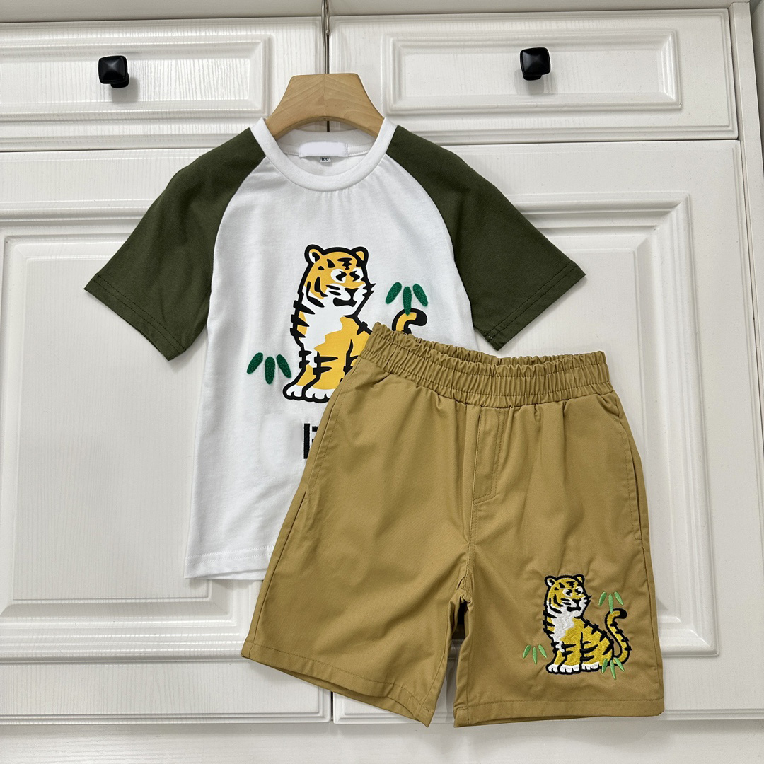 23ss designers boys shorts sets summer short sleeves red t-shirts with shorts high end children sports sets tiger printing kids sports wear t-shirt 100-150cm, 1#
23ss designers boys shorts sets summer short sleeves red t-shirts with shorts high end children sports sets tiger printing kids sports wear t-shirt 100-150cm, 1#
