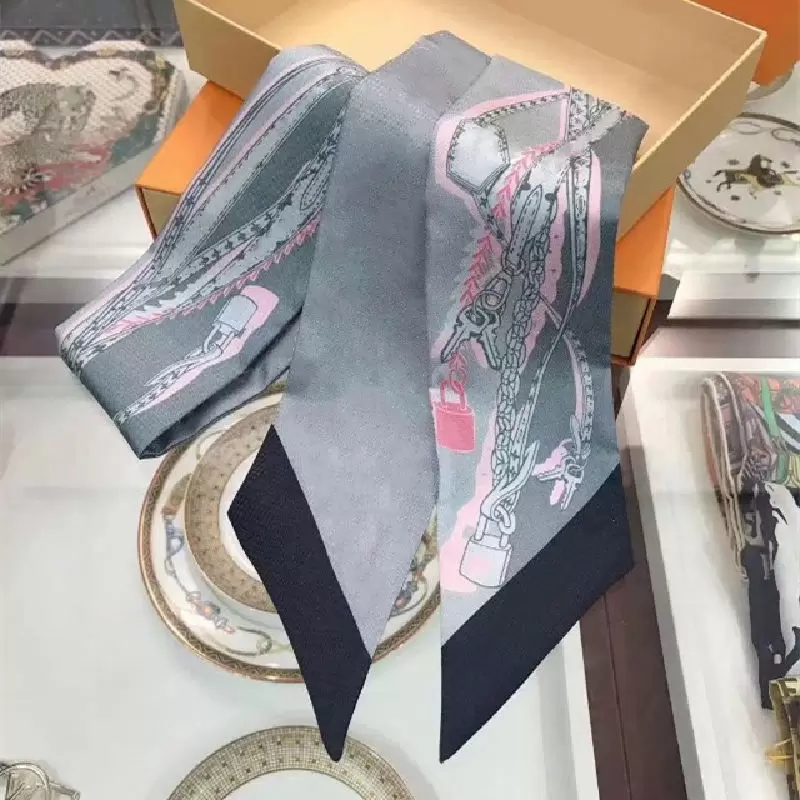 HOT NEW Designer Design Woman's Scarf, Fashion letter Handbag Scarves, Neckties, Hair bundles , silk material Wraps size:6*120
HOT NEW Designer Design Woman's Scarf, Fashion letter Handbag Scarves, Neckties, Hair bundles , silk material Wraps size:6*120