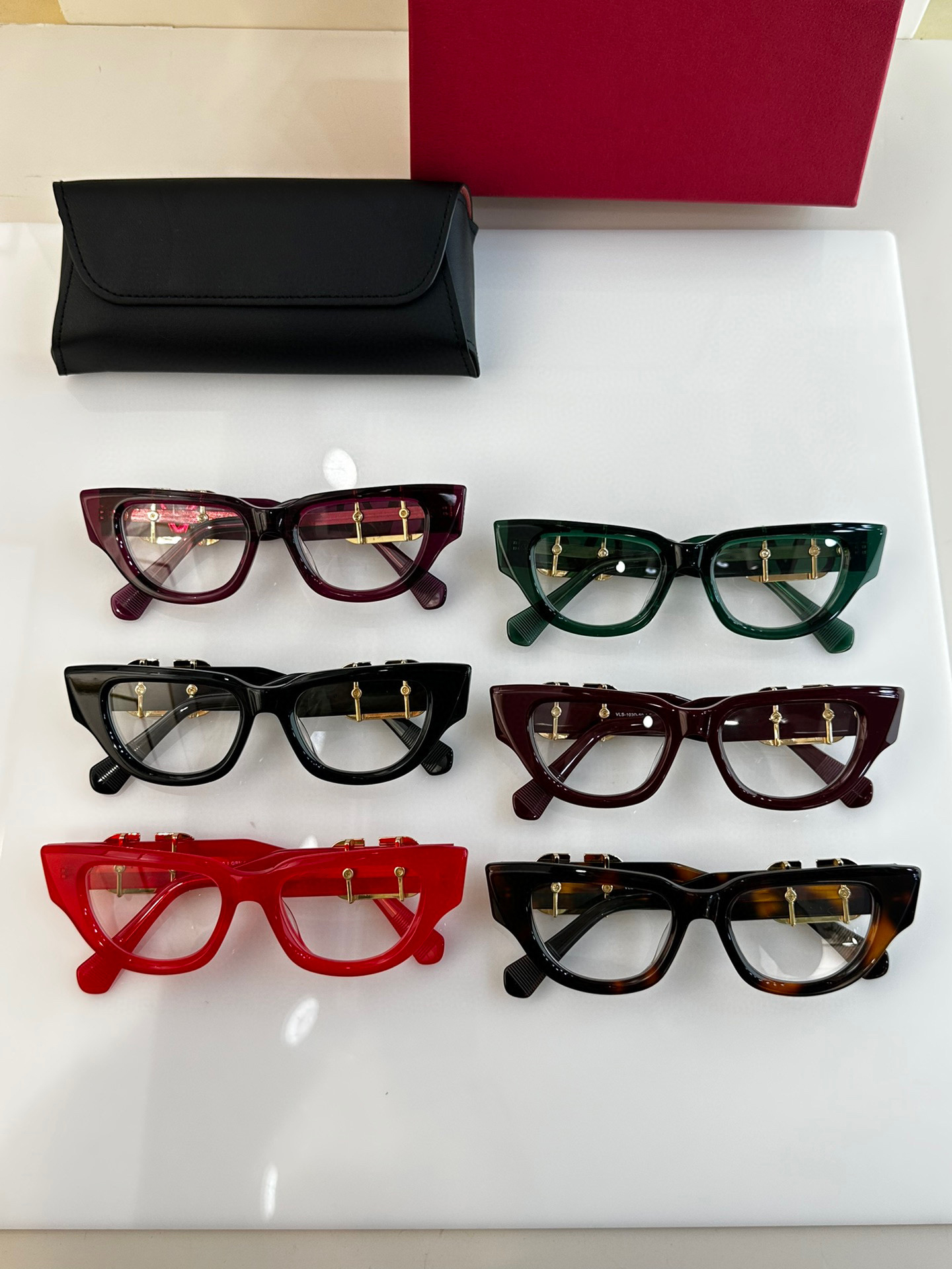 Men and Women Eye Glasses Frames Eyeglasses Frame Clear Lens Mens Womens 103E-50 Latest random box
Men and Women Eye Glasses Frames Eyeglasses Frame Clear Lens Mens Womens 103E-50 Latest random box
