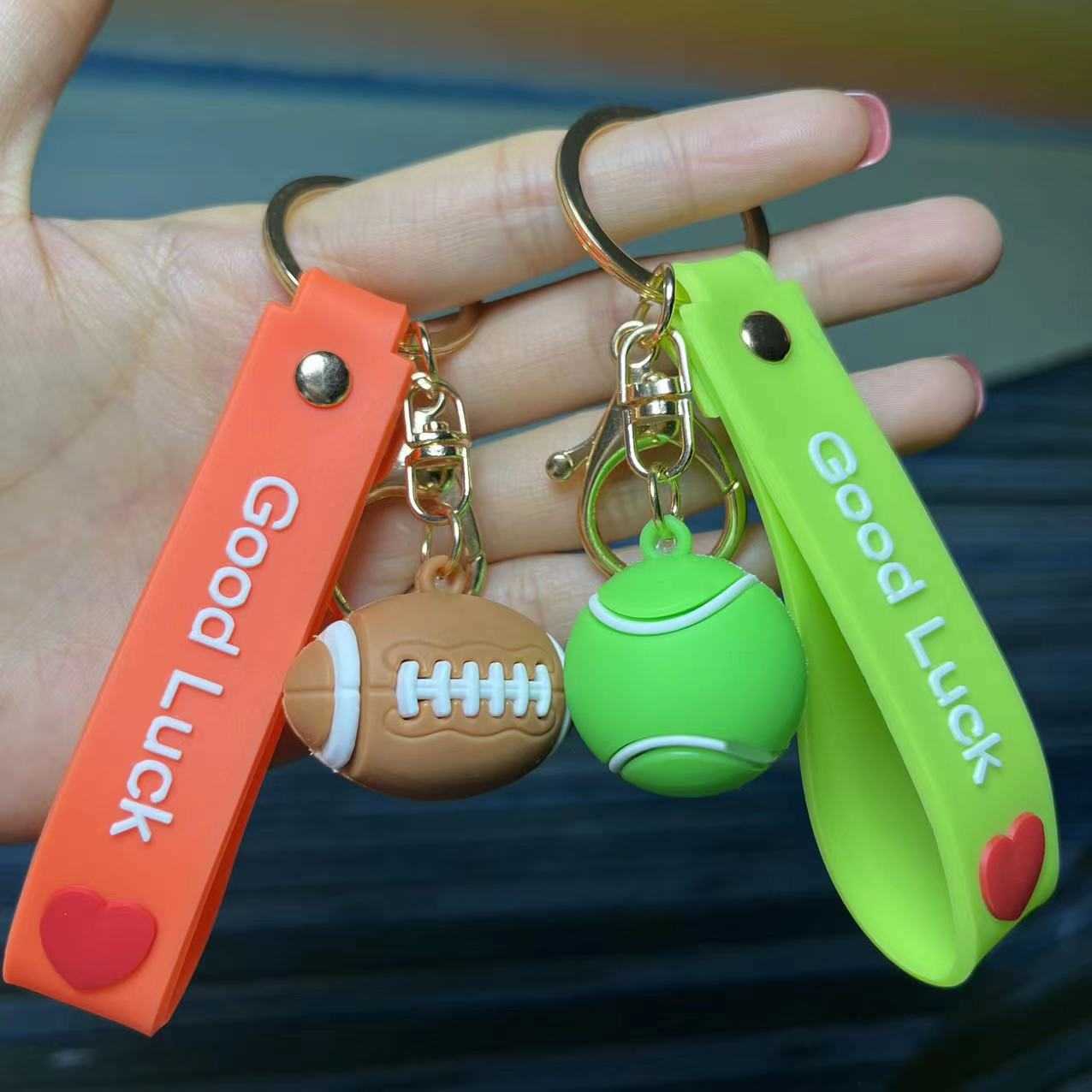 Key Rings Sport Rugby Volleyball Football Basketball Pendant Keychain With Good Luck Letter Sile Wristband Men Fan Souvenir Gifts G230210