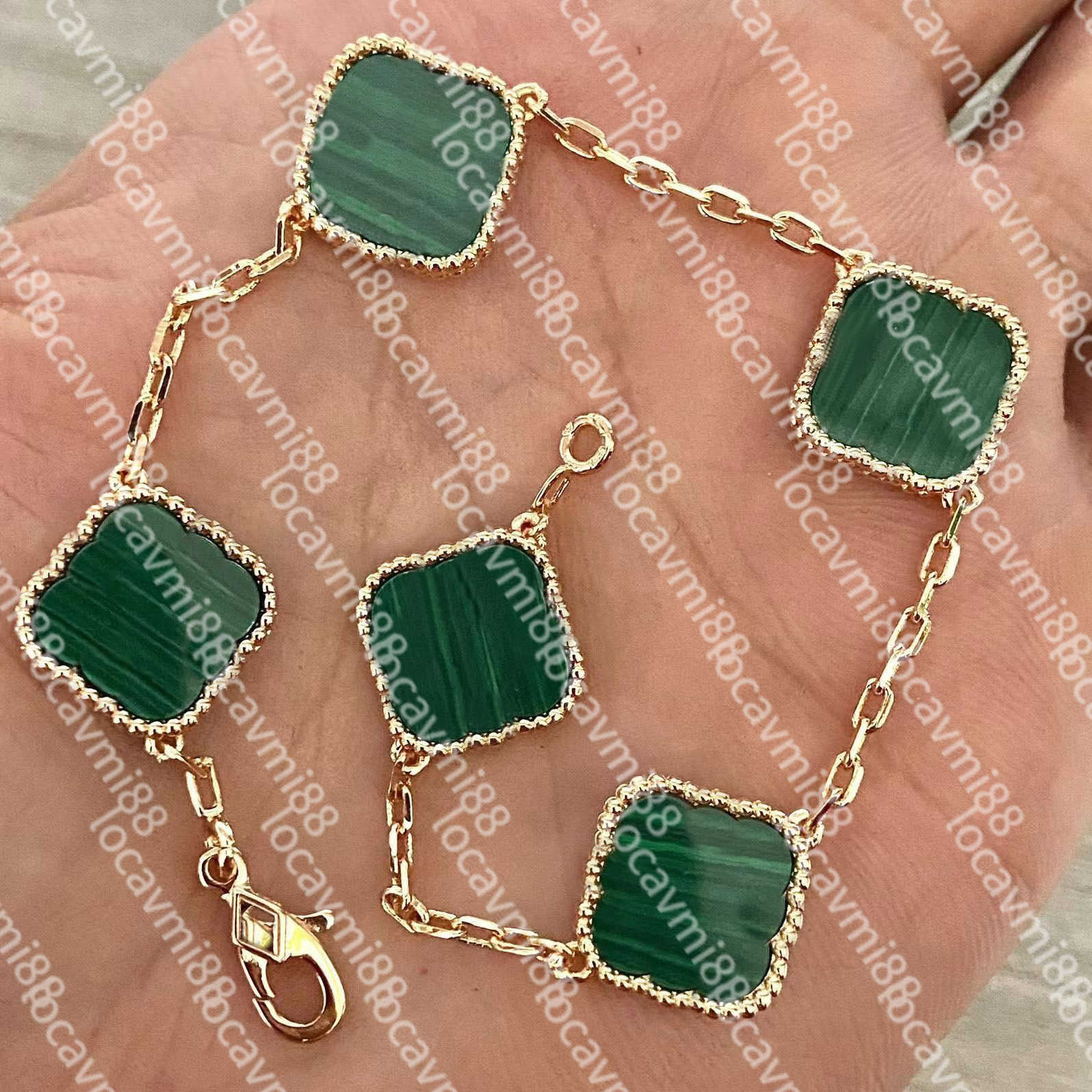 Fashion Classic 4 Four Leaf Clover Charm Bracelets Bangle Chain 18K Rose Gold Agate Shell Valentine's Day for Women Girl Wedding Jewelry gifts
Fashion Classic 4 Four Leaf Clover Charm Bracelets Bangle Chain 18K Rose Gold Agate Shell Valentine's Day for Women Girl Wedding Jewelry gifts