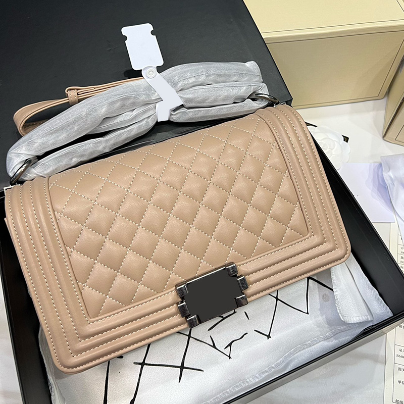 CC Bag Shoulder Bags Womens Designer Lambskin Diamond Lattice Quilted Bags Classic Medium Flap Purse Antique Aged Silver Metal Hardware Cros, Box
CC Bag Shoulder Bags Womens Designer Lambskin Diamond Lattice Quilted Bags Classic Medium Flap Purse Antique Aged Silver Metal Hardware Cros, Box