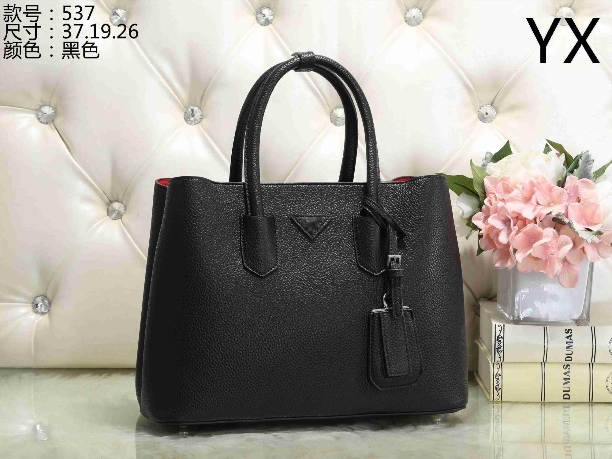 In Stocks Fashion Women Luxurys Designers Bags Handbag 2023 Women Handbags Lady Messenger Shoulder Bag Luxury Crossbody Tote Wallet With Dustbag, Rosso
In Stocks Fashion Women Luxurys Designers Bags Handbag 2023 Women Handbags Lady Messenger Shoulder Bag Luxury Crossbody Tote Wallet With Dustbag, Rosso